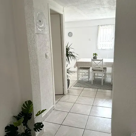 T2 La Roseraie Apartment *